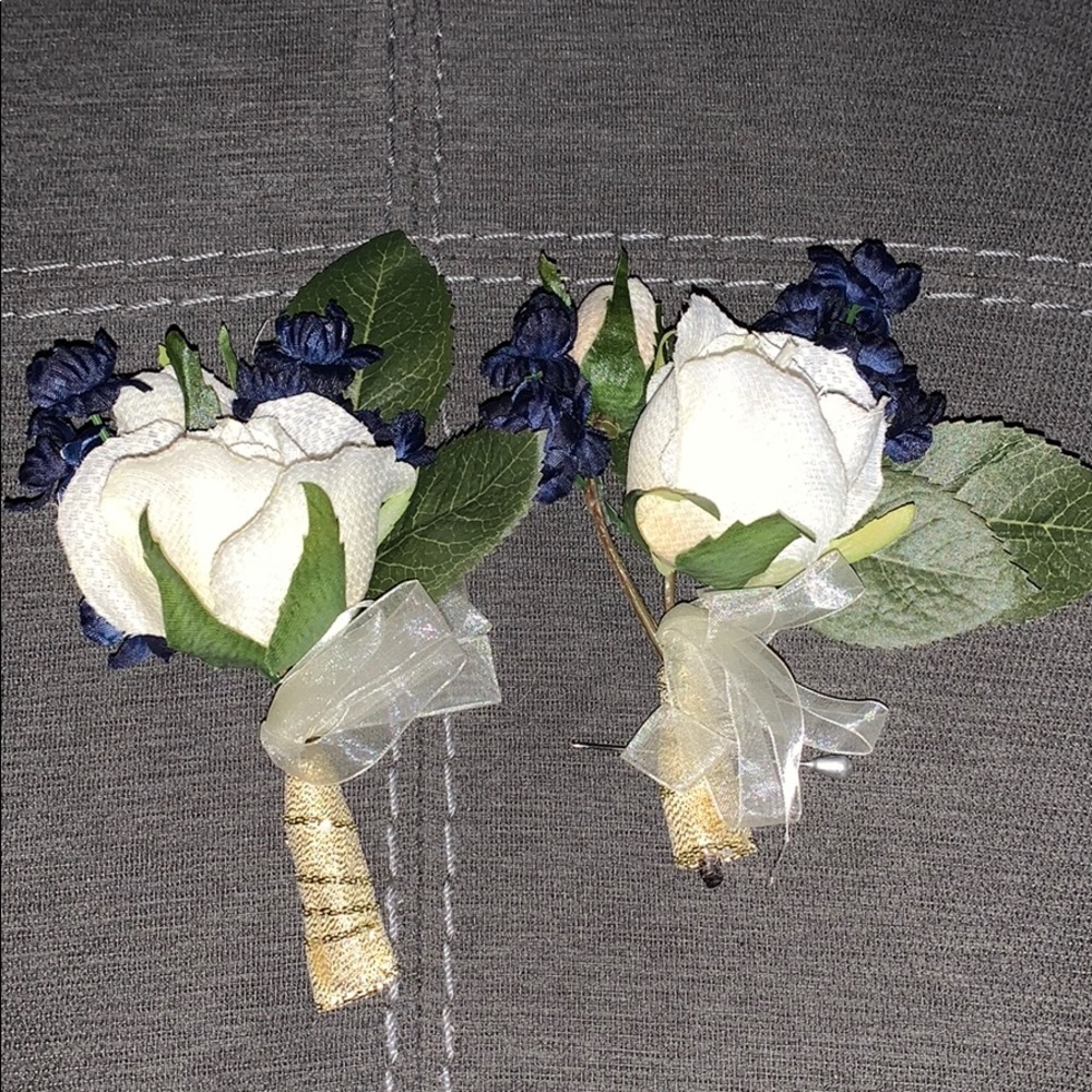Groomsmen custom boutonnières